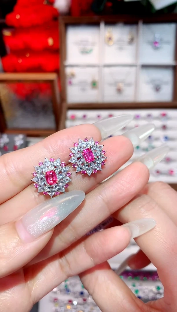 18K金镶嵌耳饰尖晶石1.05ct/天然宝石/七天无理由