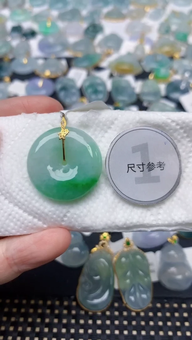 颈饰18K金镶嵌翡翠天然缅甸A货翡翠