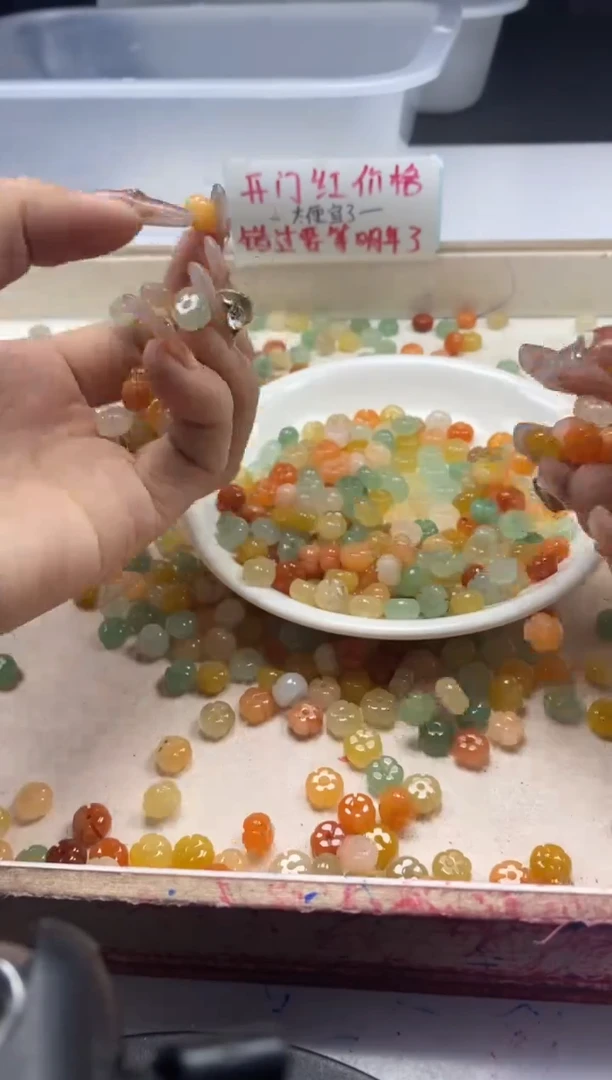 【闪购商品】玛瑙/玉髓颈饰未镶嵌w875三彩金丝玉五瓣花8mm*20颗