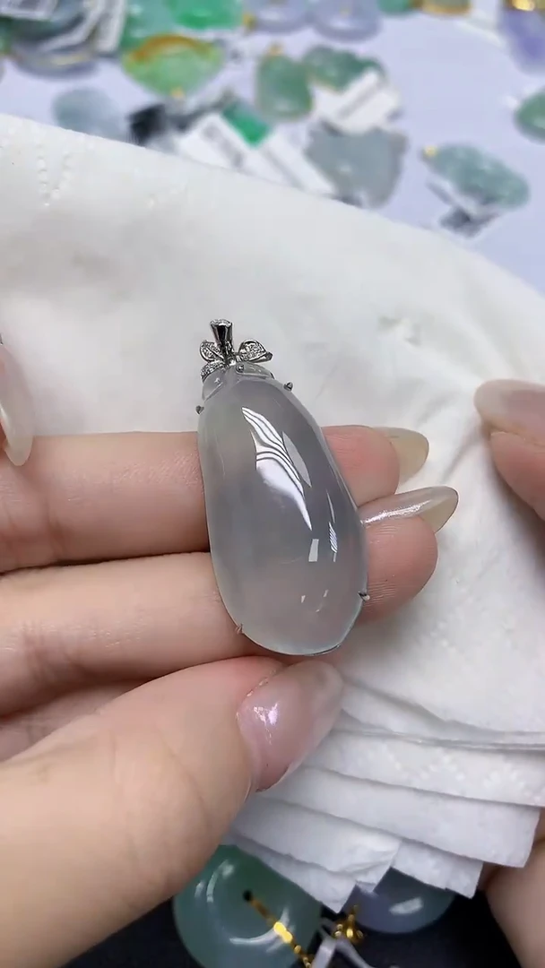 翡翠18K金镶嵌颈饰天然缅甸翡翠A货