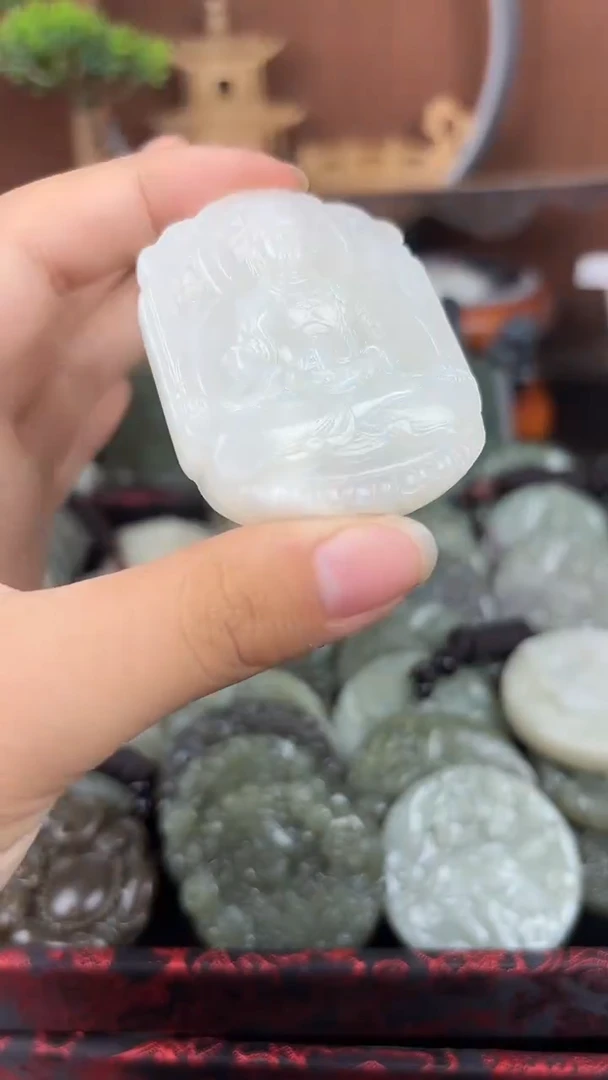 和田玉未镶嵌颈饰1