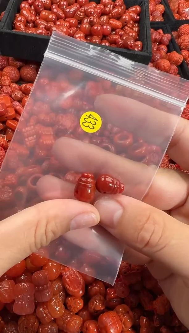 南红玛瑙未镶嵌颈饰1
