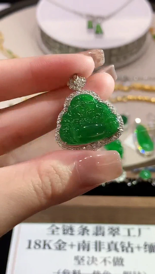 吊坠(不含链)18K金镶嵌翡翠LZH多样性发其一