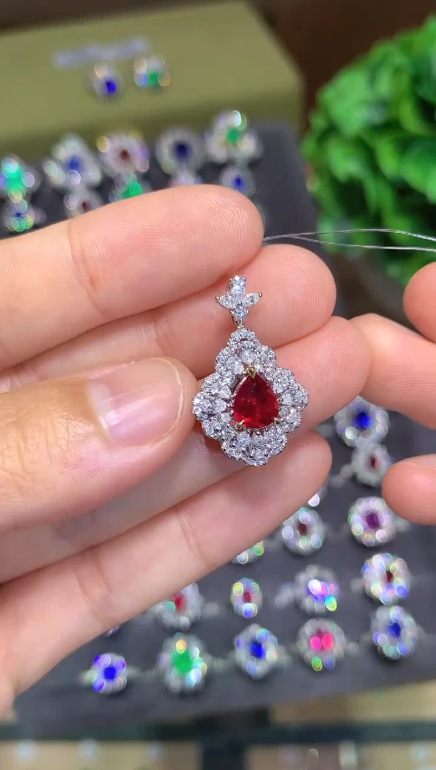 吊坠(不含链)18K金镶嵌红宝石1.21CT