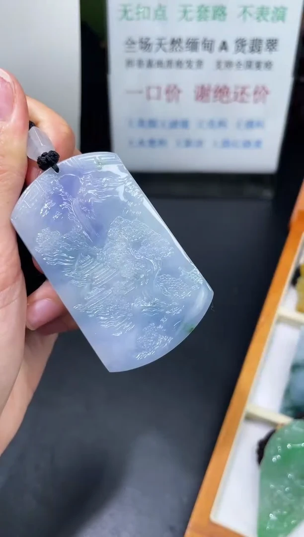 翡翠未镶嵌颈饰山水