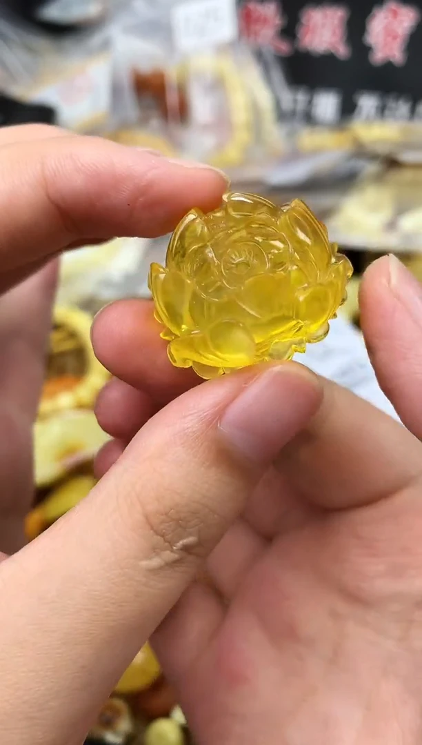 未镶嵌琥珀珠宝奇石79