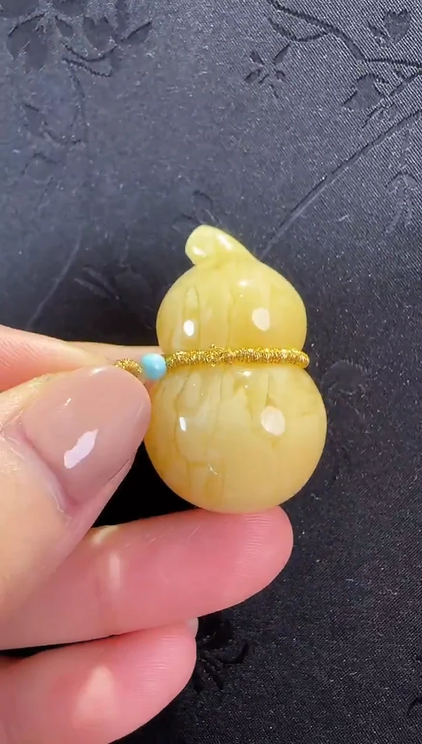 蜜蜡颈饰18K金镶嵌葫芦吊坠