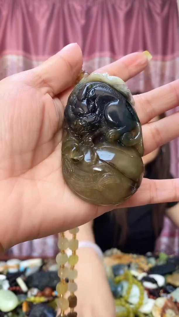 未镶嵌岫玉吊坠