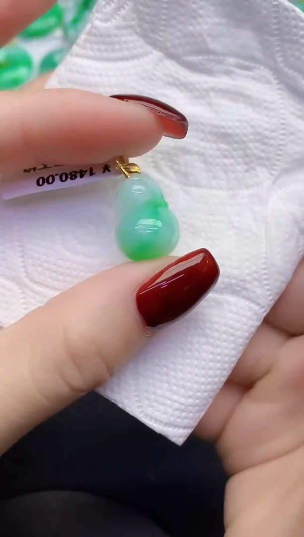 颈饰18K金镶嵌翡翠缅甸天然翡翠A货