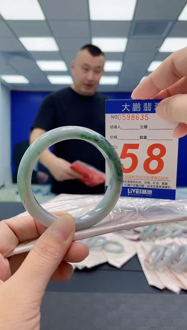 翡翠手镯未镶嵌AAAAAAAAAA