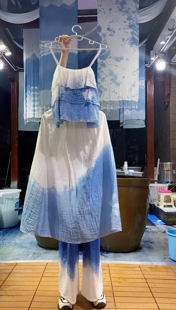 云浅蓝深 扎染服装  玫瑰花吊带两件套裙 压花