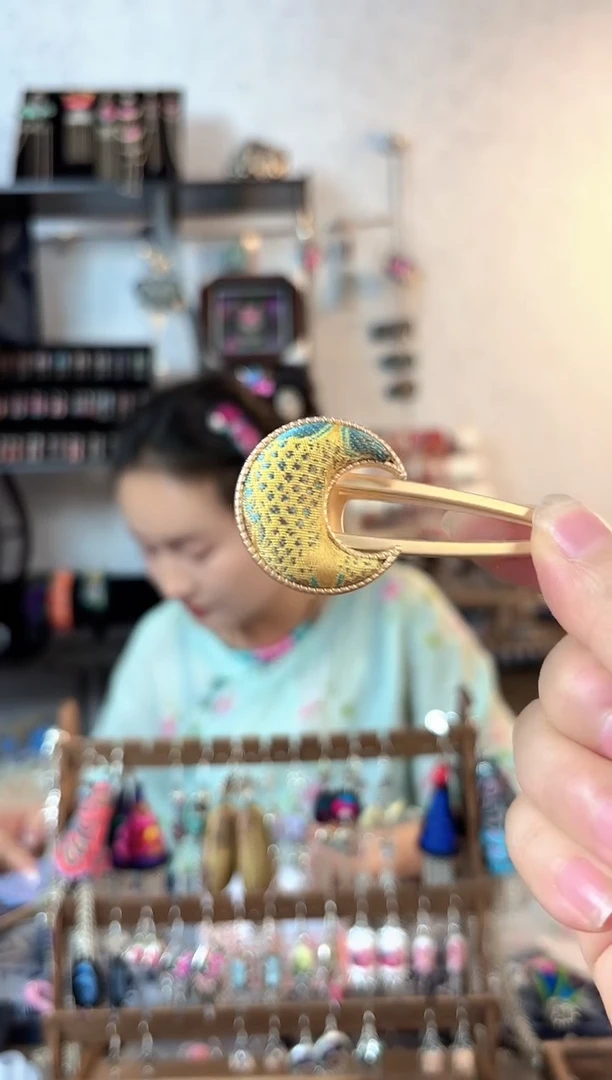 织绣彩云南阁非遗老绣饰品335