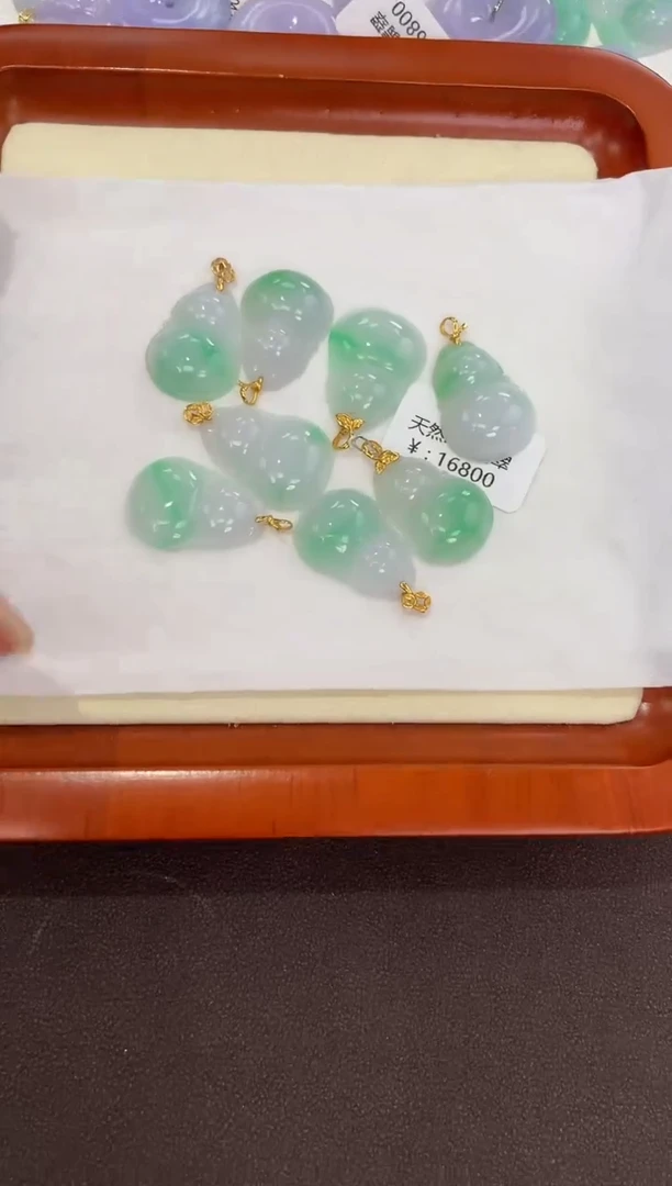 翡翠18K金镶嵌吊坠(赠链)天然缅甸a货翡翠(多样性发其一