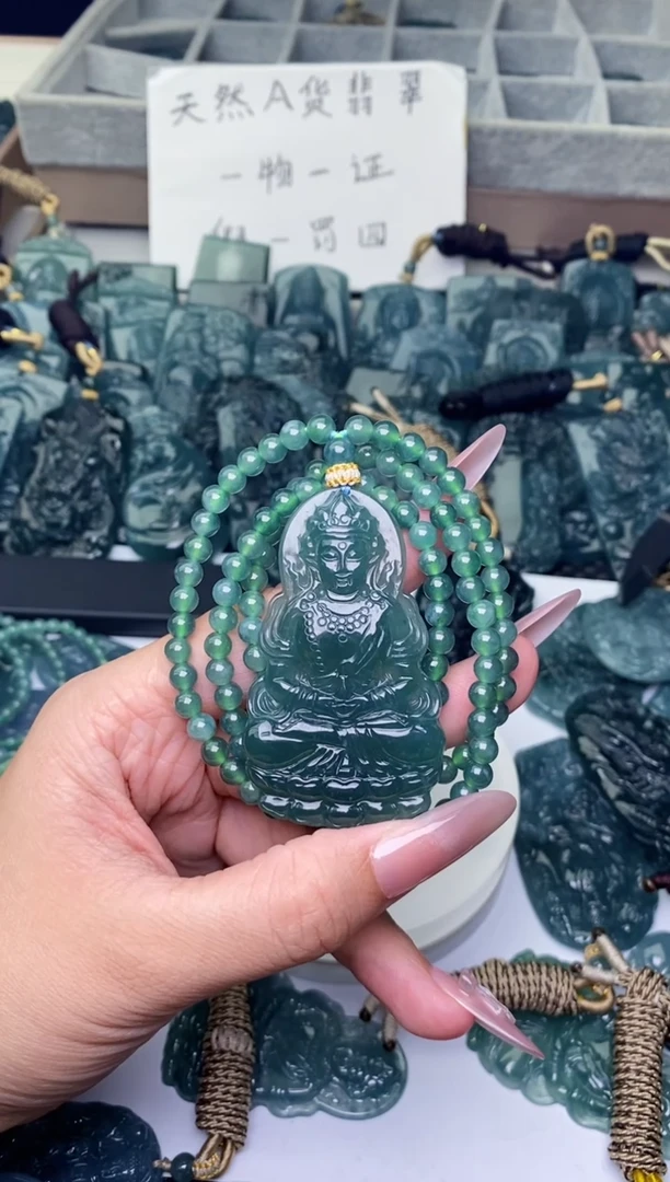 颈饰未镶嵌翡翠
