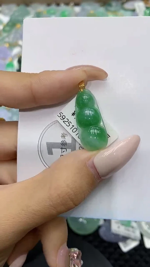 颈饰18K金镶嵌翡翠111111111111