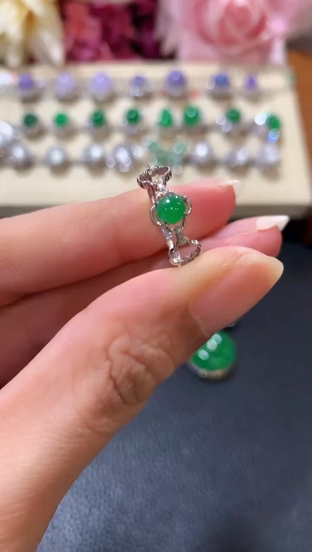 18K金镶嵌戒指翡翠z2