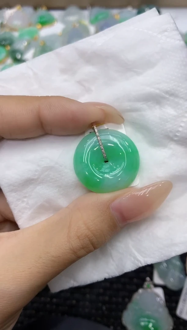 颈饰18K金镶嵌翡翠111111111111