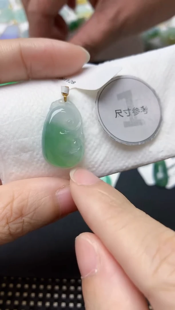 翡翠18K金镶嵌颈饰天然缅甸A货翡翠