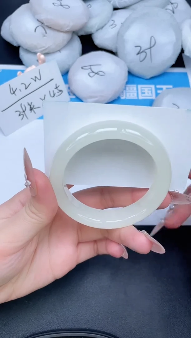 【闪购商品】石英质玉手镯未镶嵌296-56