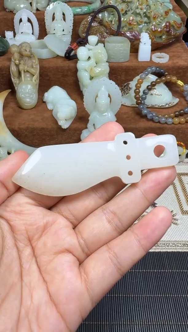 颈饰未镶嵌和田玉1