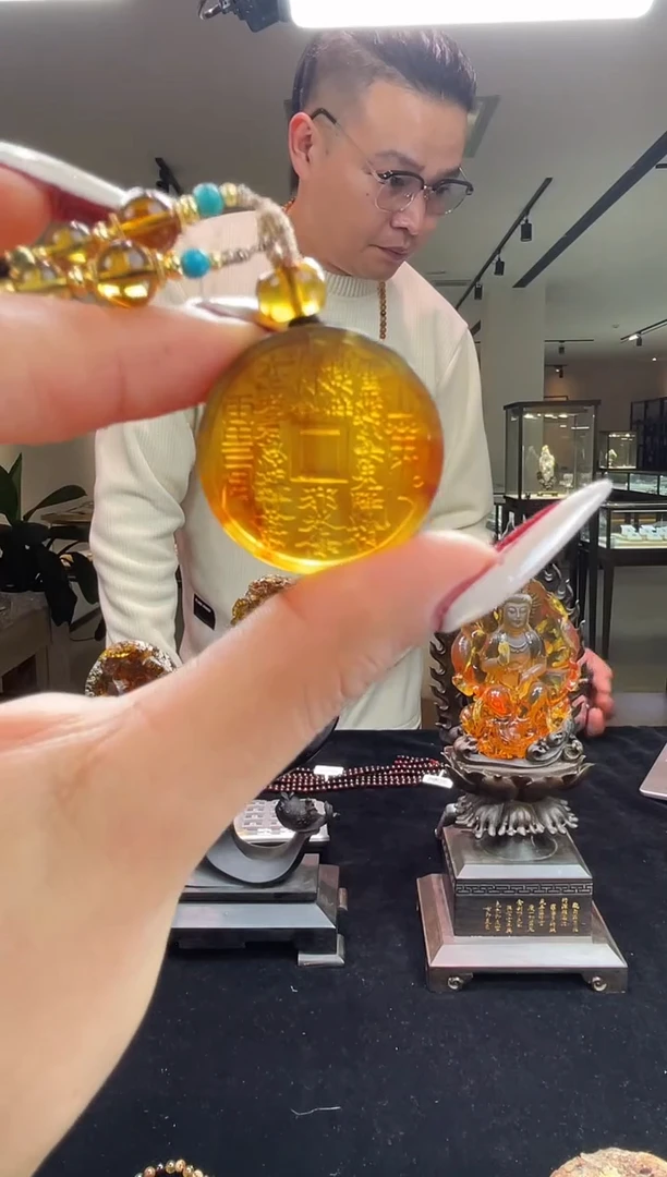 琥珀颈饰未镶嵌缅甸琥珀雕刻件