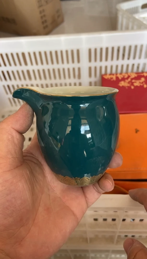 摄影的产品有使用过的痕迹有点脏介意勿拍