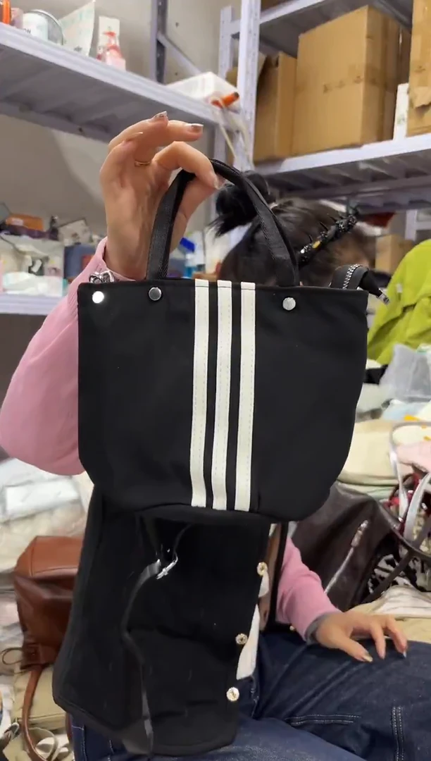 PVC点点小红心 没关注的关注一下主播