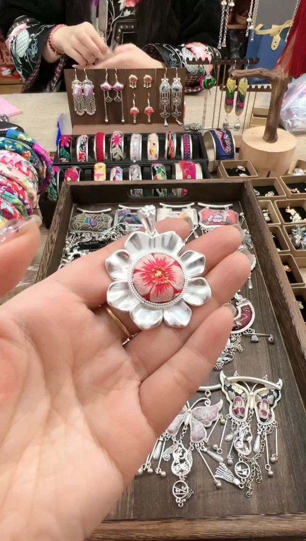 【闪购商品】织绣民族风老绣饰品343