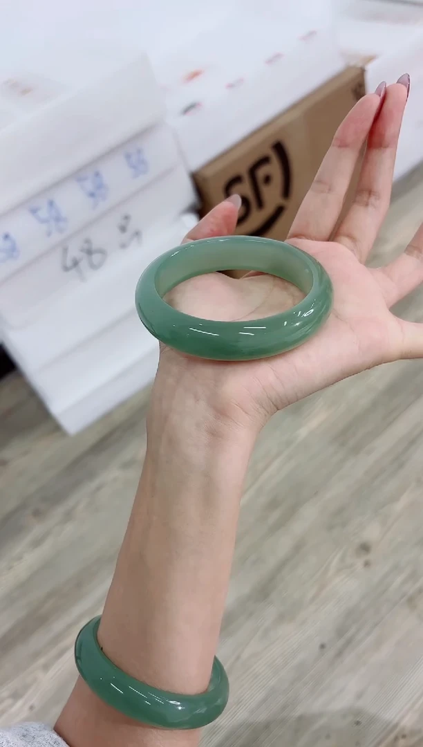 未镶嵌手镯石英质玉87-61D