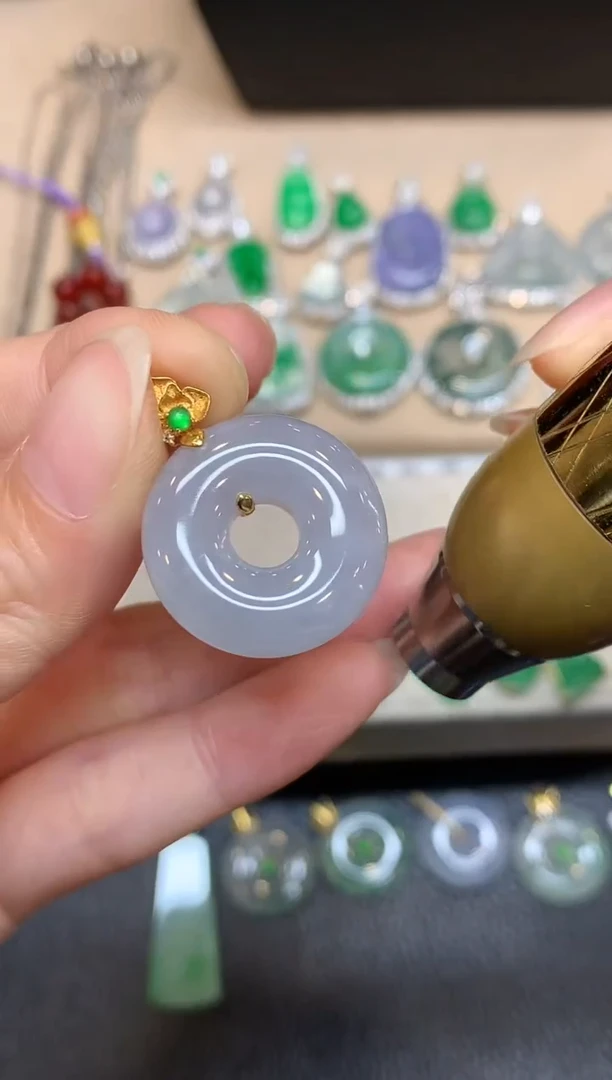 颈饰18K金镶嵌翡翠甜甜圈【无服务费