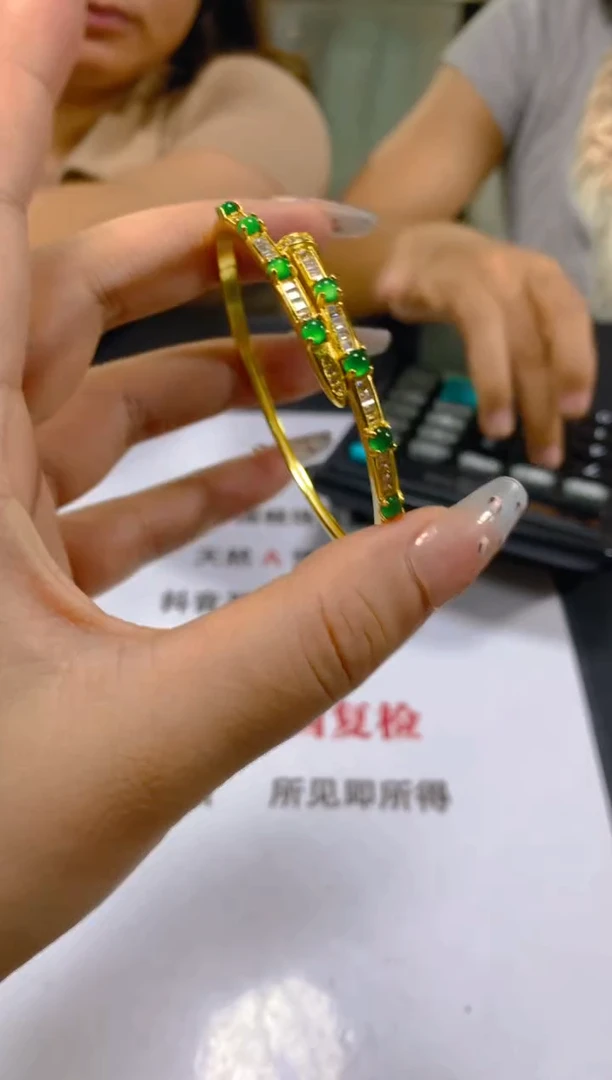 未镶嵌手镯翡翠多样性发一