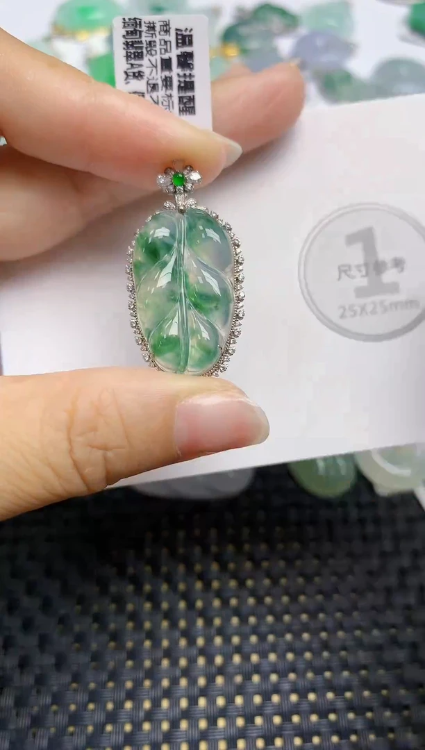颈饰18K金镶嵌翡翠天然缅甸A货翡翠百元以上9元证书费自理