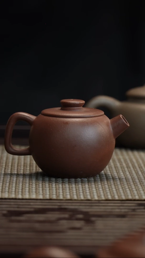 茶壶紫砂底槽清巨轮珠半手工100CC微瑕