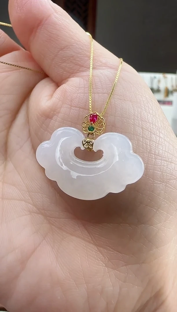 吊坠(赠链)18K金镶嵌和田玉高冰底白玉平安锁