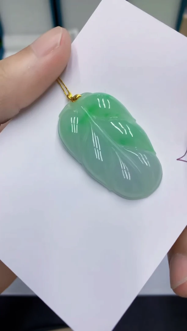 颈饰18K金镶嵌翡翠?*灵翡翠