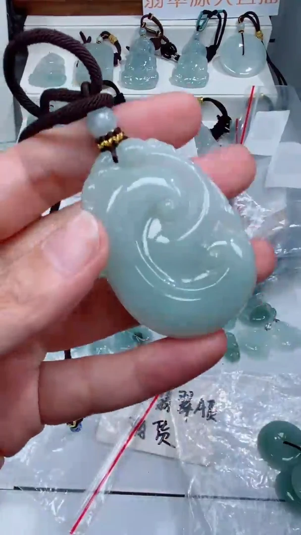 颈饰未镶嵌翡翠吊坠