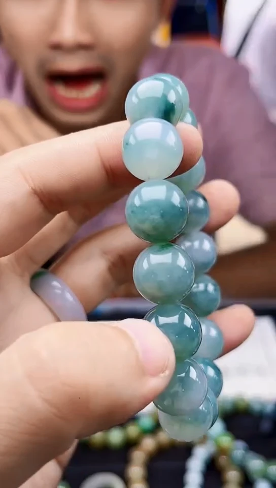 定制翡翠未镶嵌刘**?毛货需精细抛光拍一发一