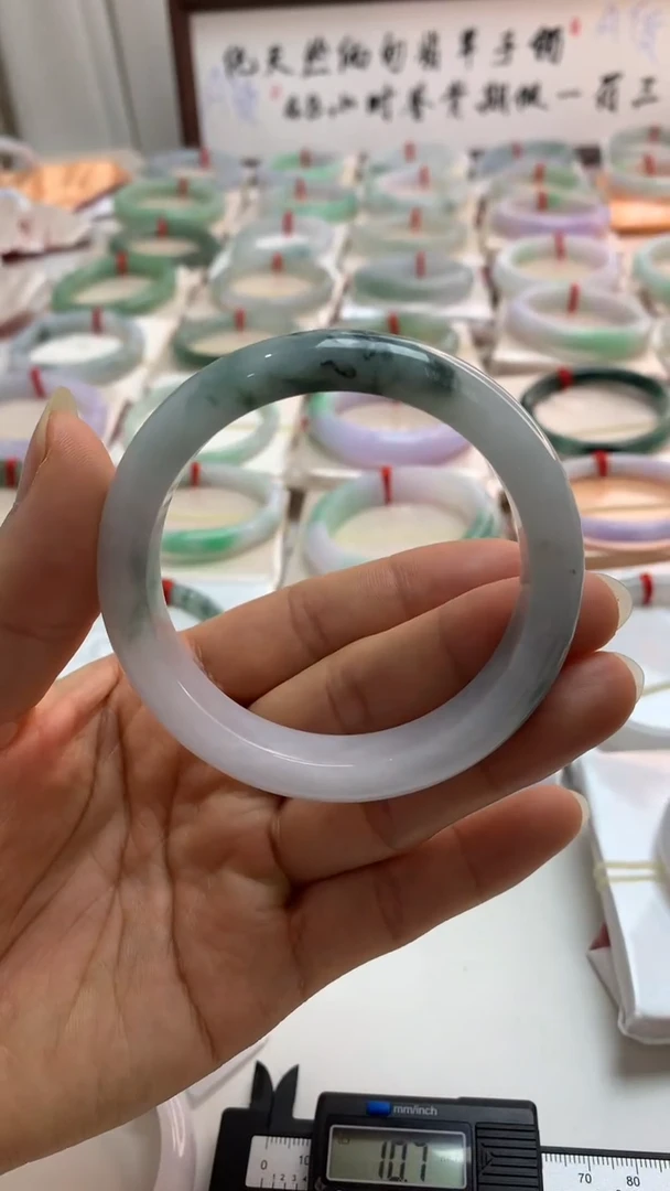 未镶嵌手镯翡翠55飘花