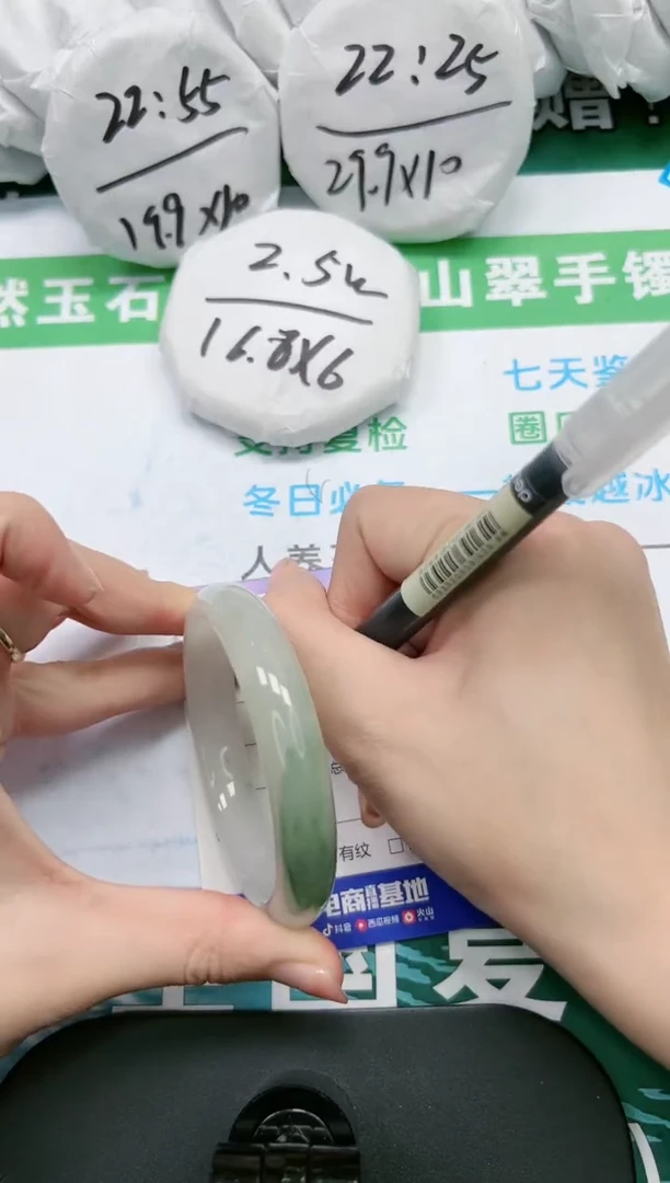 【闪购商品】石英质玉手镯未镶嵌K207-56