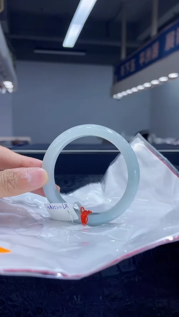 未镶嵌手镯翡翠18