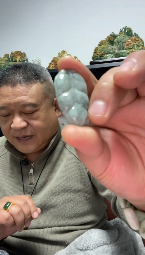 吊坠(赠链)未镶嵌翡翠树叶吊坠