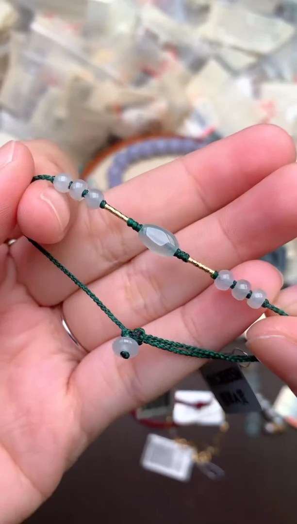 18K金镶嵌挂件翡翠 —