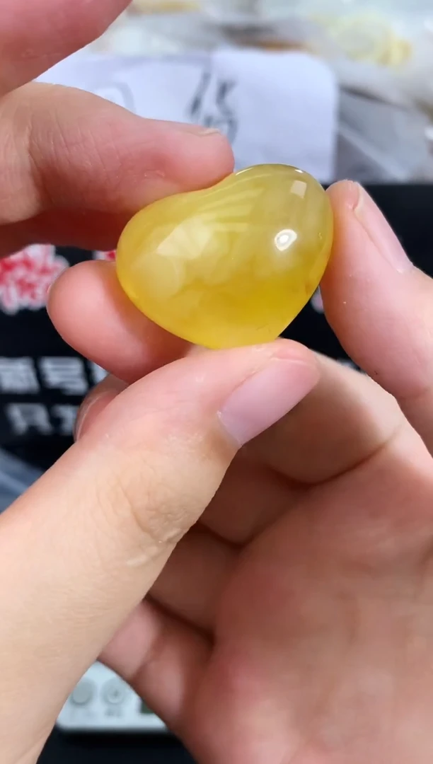蜜蜡未镶嵌珠宝奇石75
