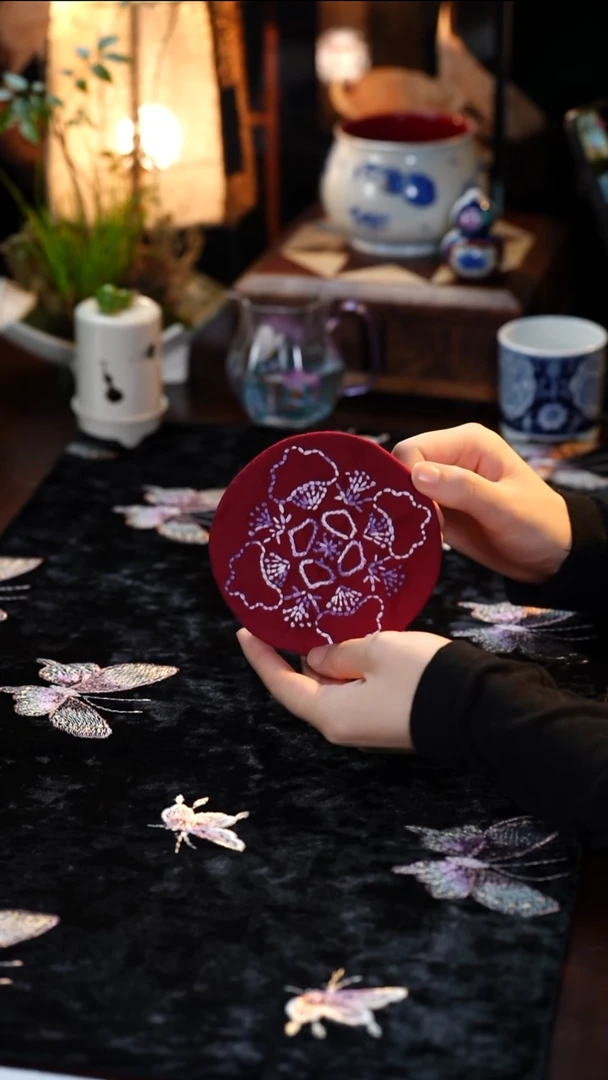 纯手工刺绣杯垫·····