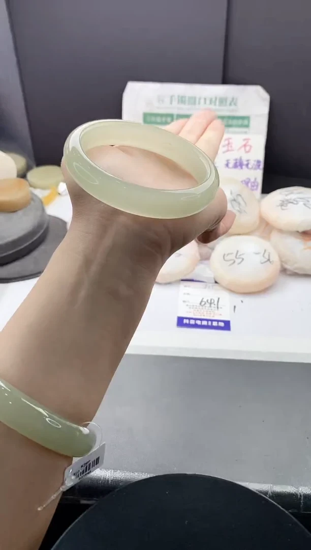 未镶嵌手镯石英质玉j15-DB64+