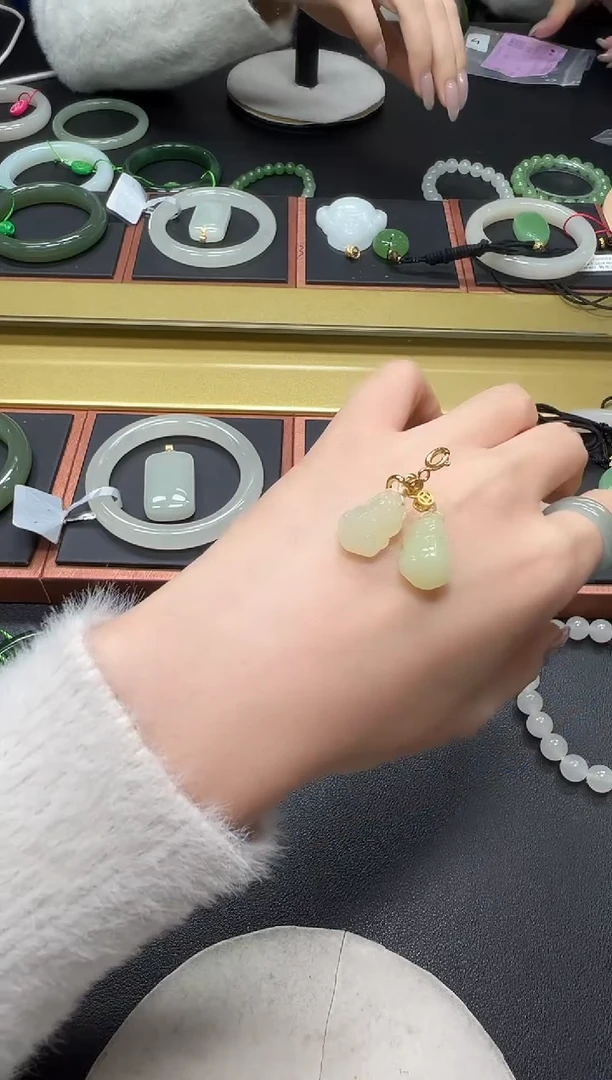 颈饰银S925镶嵌和田玉黄口貔貅吊坠多样性发一/有瑕 16*11*9