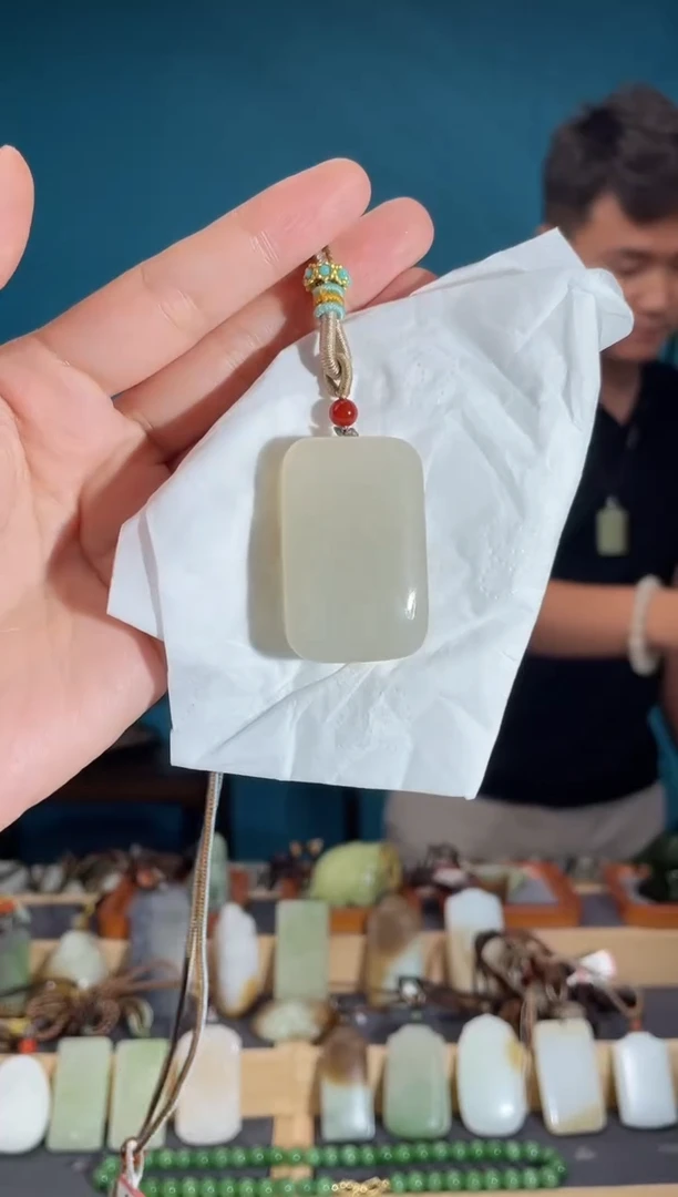 和田玉未镶嵌颈饰1