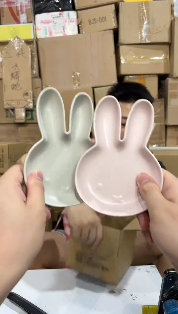 瓷片粉色加灰色米菲兔小碟子