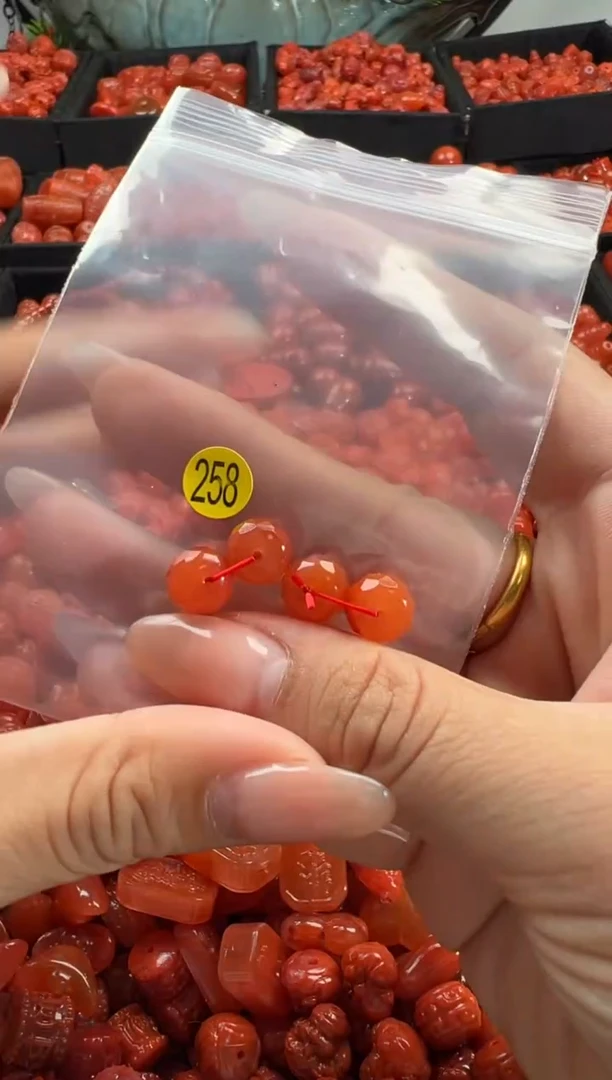 颈饰未镶嵌南红玛瑙1