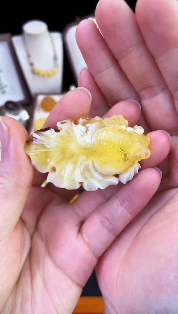 琥珀未镶嵌珠宝奇石?***草柒月